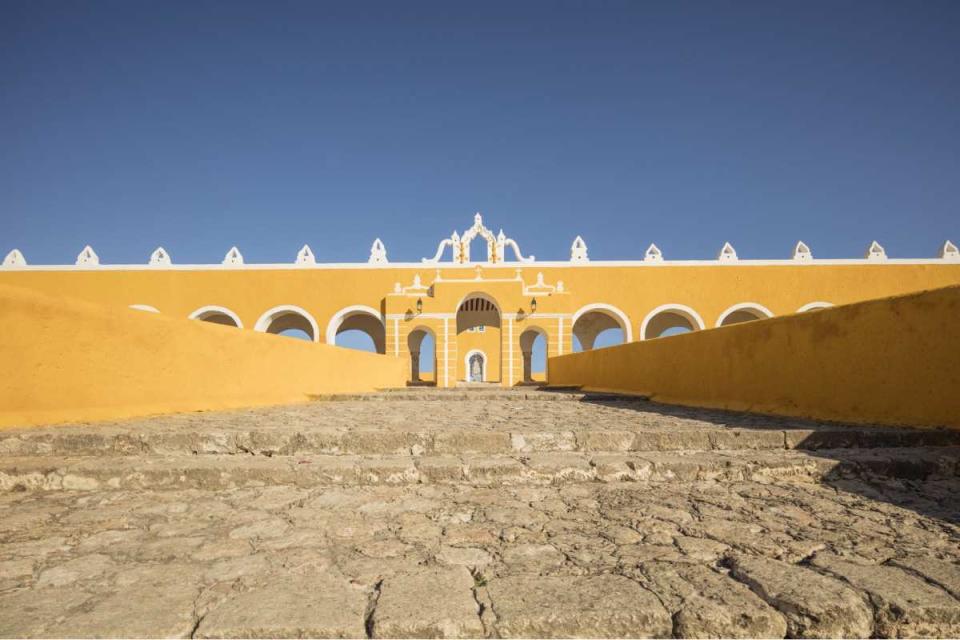 Parte del Convento de San Antonio de Padua en Izamal, Yucatán. 