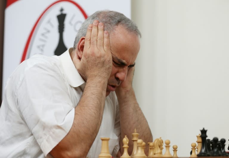 Kasparov suffers first loss in comeback event