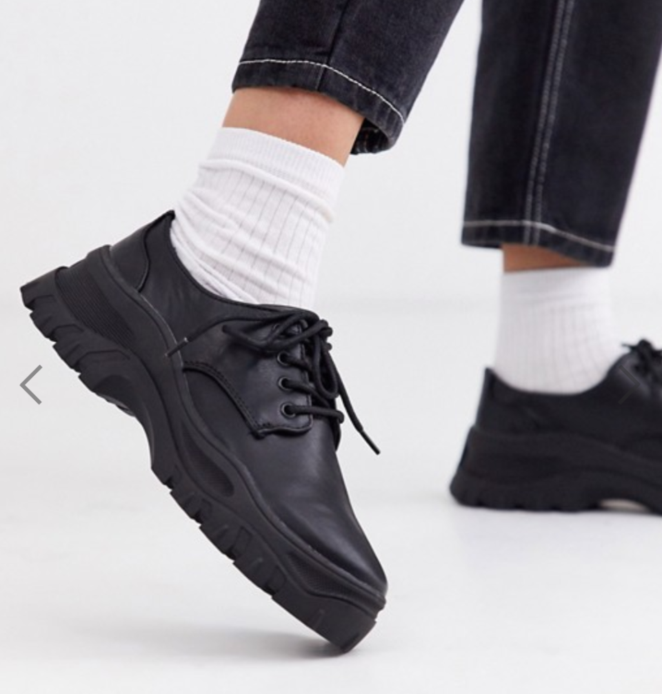 Monki lace up shoes with track sole in black 特價：$296.3，原價：$423.28