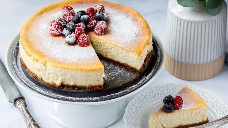 ricotta cheesecake with fresh berries