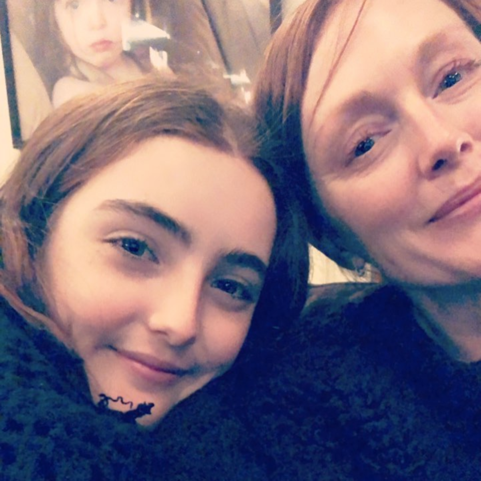 <p>The Wonderstruck actress explained why she and her 15-year-old daughter, Liv, were wearing black. “For equality for all across ALL industries,” she wrote. “For safety among every worker in every occupation. For inclusion of all women and marginalized people. #TIMESUP Support and donate to the TIME’S UP Legal Defense Fund. Thank u sisters.” (Photo: <a rel="nofollow noopener" href="https://www.instagram.com/p/Bdq2MQjDeOH/?hl=en&taken-by=juliannemoore" target="_blank" data-ylk="slk:Julianne Moore via Instagram;elm:context_link;itc:0;sec:content-canvas" class="link ">Julianne Moore via Instagram</a>) </p>