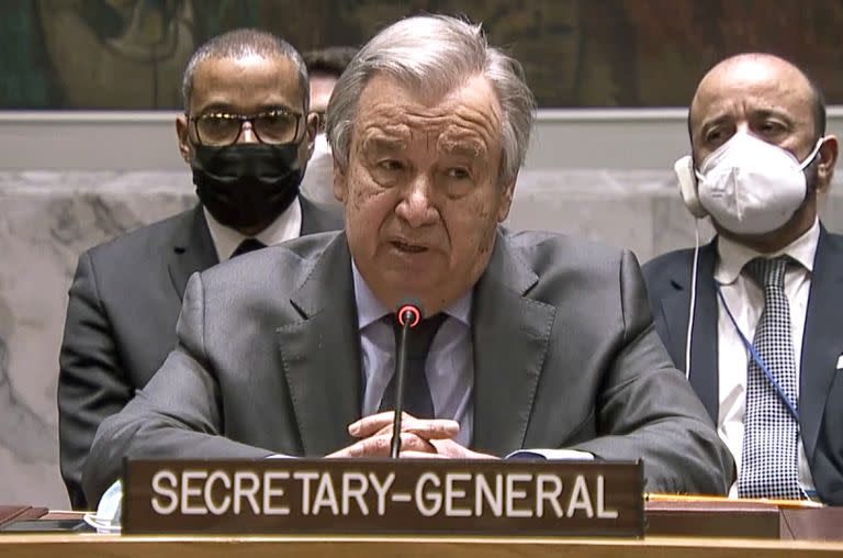 En esta imagen, tomada de un video de ONUTV, el secretario general de Naciones Unidas, António Guterres, interviene durante una reunión de urgencia del Consejo de Seguridad de la ONU sobre Ucrania para condenar las acciones de Rusia hacia el país e instar a acciones diplomáticas, el 23 de febrero de 2022, en la sede del organismo. (ONUTV via AP)