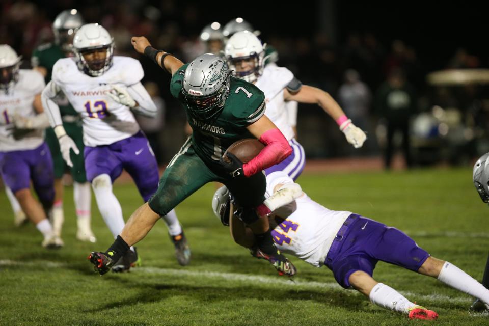 Minisink's Ethan Gallo struggles to get away from Warwick's Ryan McLaughlan during Friday's game in Slate Hill on October 7, 2022. 