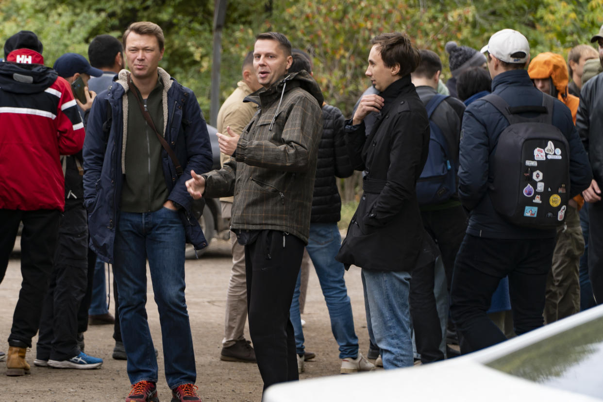 Russians, mostly men, lineup to get a Kazakh registration after crossing the border into Kazakhstan from the Mariinsky border crossing, about 400 kilometers (250 miles) south of Chelyabinsk, in Russia, to Kazakhstan's town Uralsk, 1400 km east of Astana, the capital of Kazakhstan, Wednesday, Sept. 28, 2022. Russians have crossed into Kazakhstan in the week since President Vladimir Putin announced a partial mobilization of reservists to fight in Ukraine, Kazakh officials said Tuesday, as men seeking to avoid the call-up continued to flee by land and air into neighboring countries. (AP Photo/Denis Spiridonov)