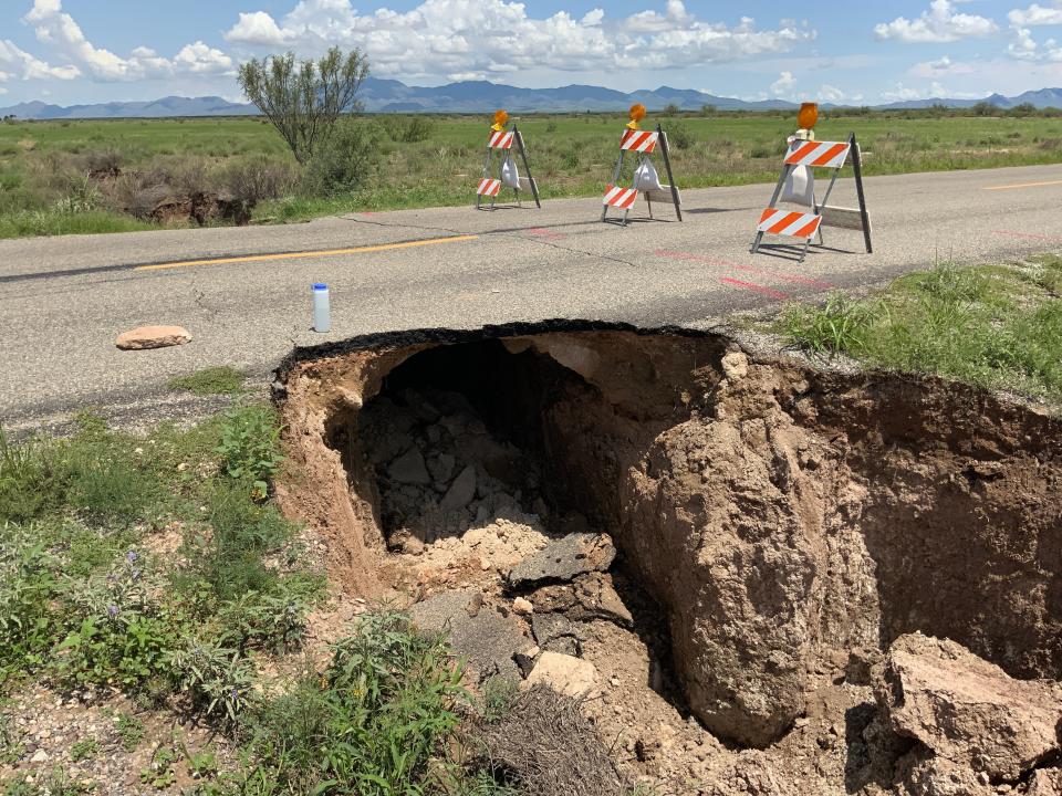 near Sulphur Hills (southeast of Willcox Playa)