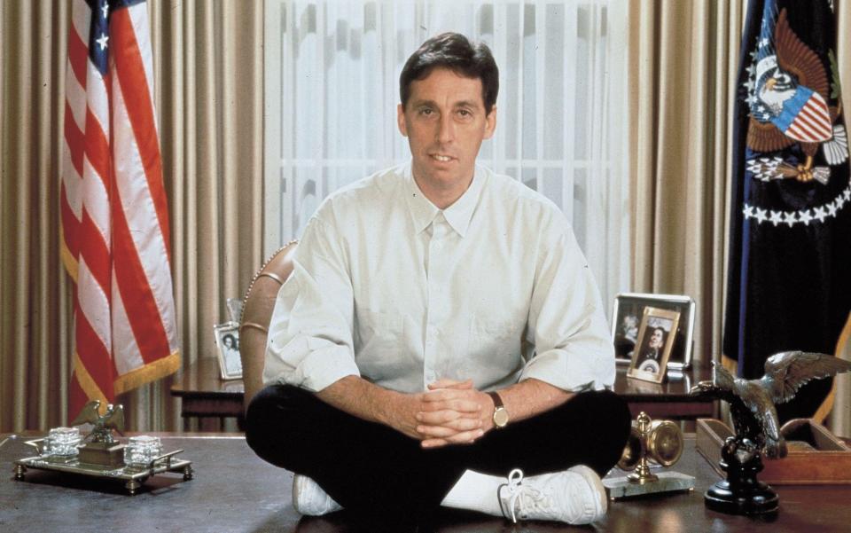 Ivan Reitman on the set of Dave (1993) - Album / Alamy Stock Photo