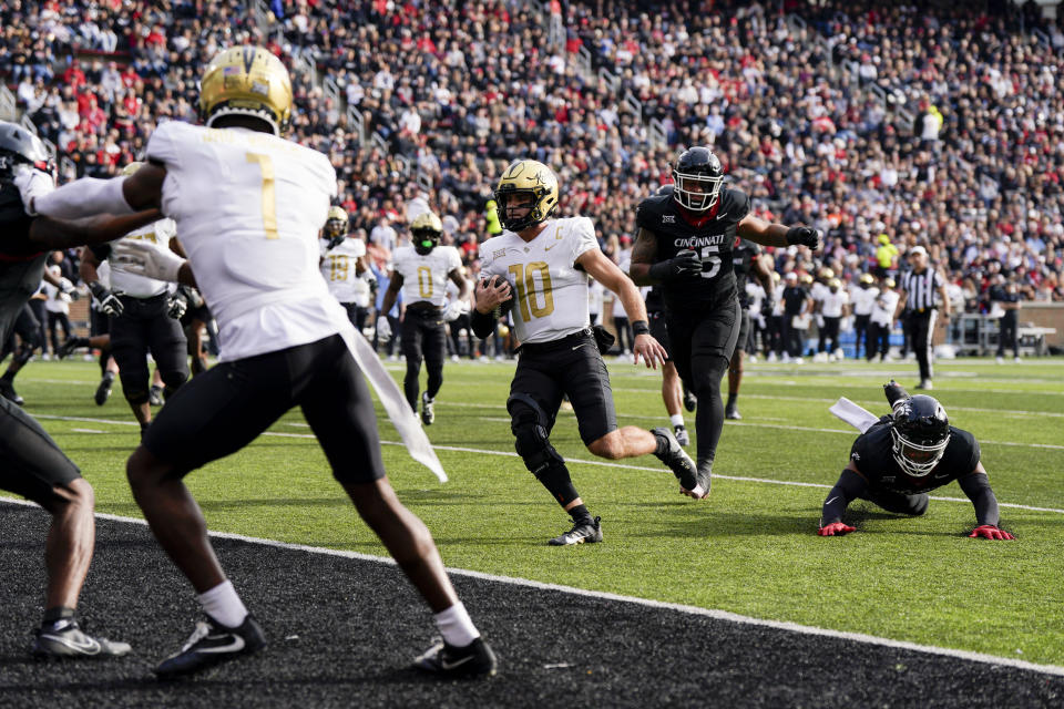 Central Florida quarterback John Rhys Plumlee (10) scores during the first half of an NCAA college football game against Cincinnati, Saturday, Nov. 4, 2023, in Cincinnati. (AP Photo/Jeff Dean)