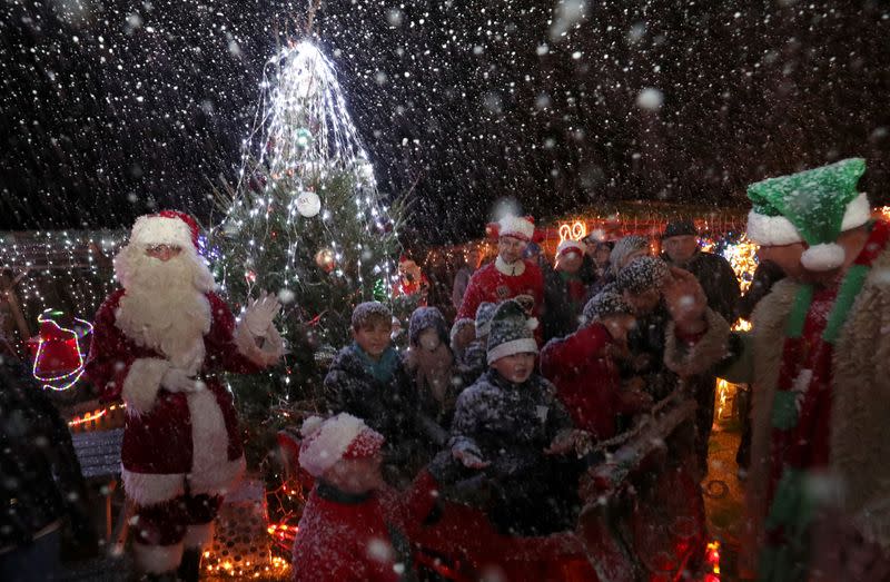 Christmas village of "Elf Serge" and Santa Claus in Hamme-Mille