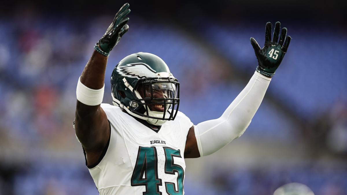 Devin White handling backup role better in Philadelphia than he handled things in Tampa