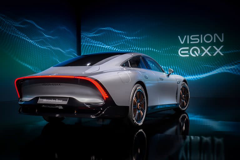 Una vista trasera del Vision EQXX, el prototipo de auto el&#xe9;ctrico de Mercedes-Benz