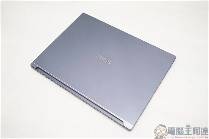 ASUS ProArt StudioBook 17 (H700) 開箱