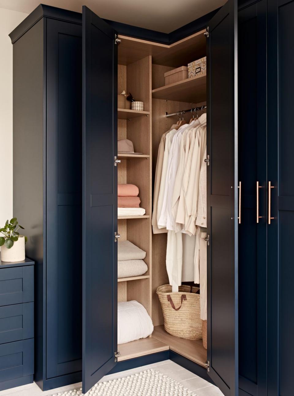 corner wardrobe