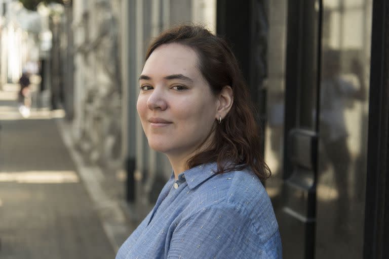 Pilar O'Gorman en la bóveda de Camila O'Gorman en el cementerio de Recoleta. 