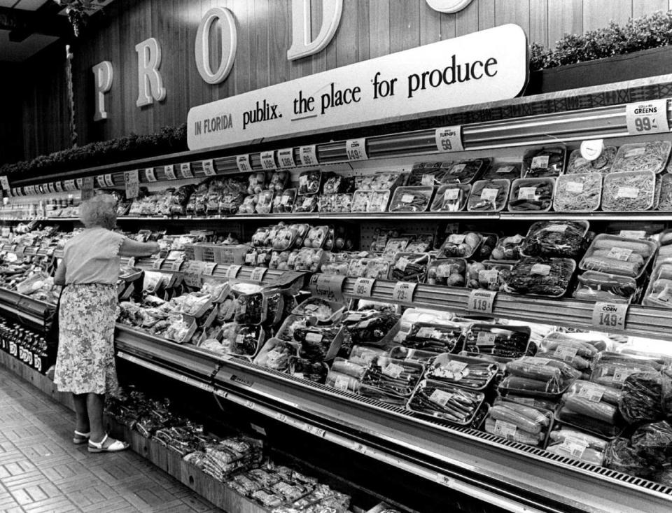 The produce section of Publix at Biscayne Boulevard and Northeast 46th Street in Miami in the 1980s. Albert Coya/Miami Herald File