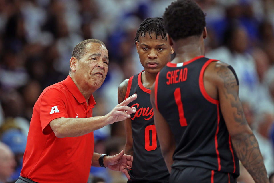 MEMPHIS, TENNESSEE - MARCH 05: Head coach Kelvin Sampson of the Houston Cougars instructs Marcus Sasser #0 and Jamal Shead #1 during the first half against the Memphis Tigers at FedExForum on March 05, 2023 in Memphis, Tennessee. (Photo by Justin Ford/Getty Images)