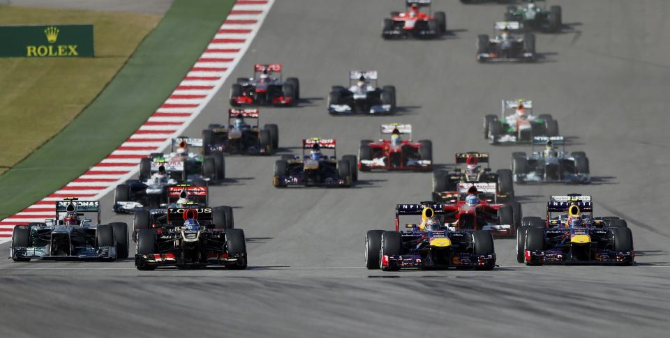 Red Bull Formula One driver Sebastian Vettel (front 2nd R) of Germany leads the pack during the Austin F1 Grand Prix at the Circuit of the Americas in Austin November 17, 2013.