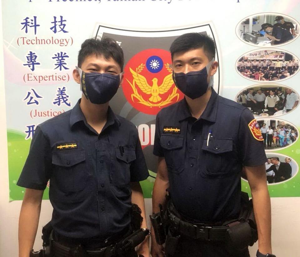 東區民防中隊長王鈞弘和艾一科技聯手再致贈台南市警察同仁兩萬片科技薄膜口罩。（記者陳俊文攝）