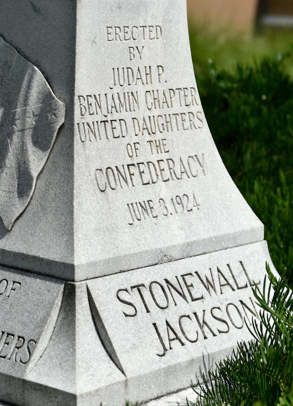 The United Daughters of the Confederacy donated this memorial to Confederate soldiers to Manatee County on June 3, 1924.