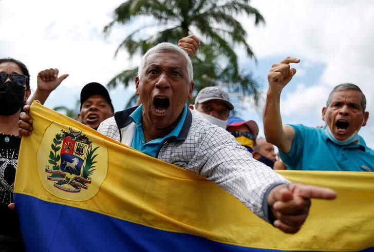 Foto del jueves de trabajadores estatales en una protesta contra el Gobierno venezolano en Caracas