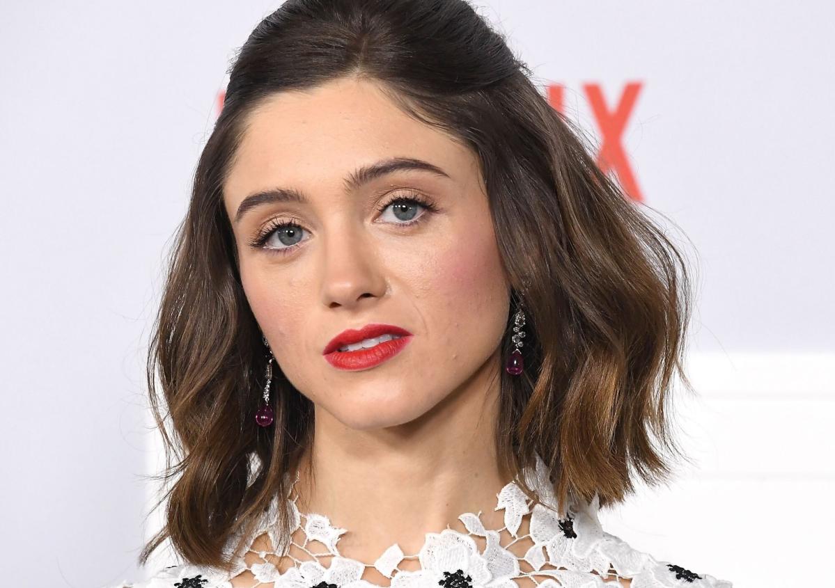 Natalia Dyer says Twitter's #JusticeForBarb campaign affected her approach  to Stranger Things Season 2 - HelloGigglesHelloGiggles