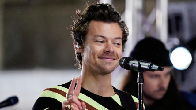 Watch Harry Styles play 'Wet Dream' with Wet Leg