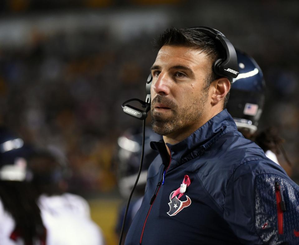 Texans coach Mike Vrabel will reportedly interview with the Los Angeles Rams. (Getty Images)