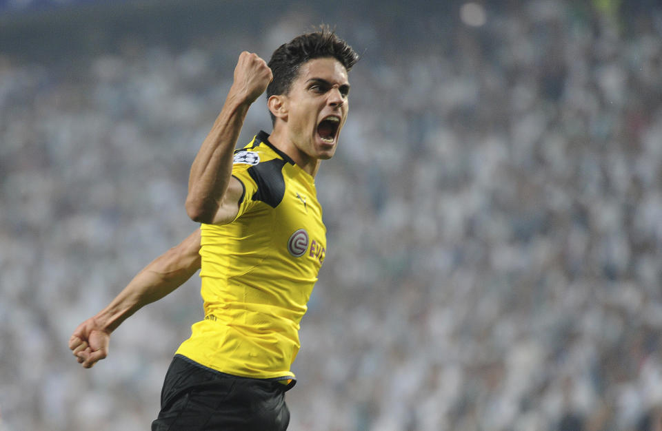 Foto de archivo del 14 de septiember de 2016 del jugador de Borussia Dortmund, Marc Bartra, durante un partido por la Liga de Campeones en Varsovia. Bartra resultó herido en una explosión cerca del autobús del equipo el martes, 11 de abril de 2017, en Dortmund. (AP Photo/Alik Keplicz, FILE)