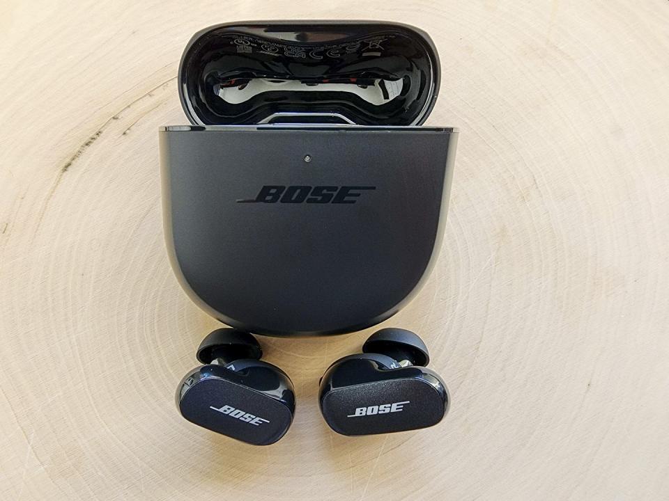 charging case and bose quietcomfort earbuds