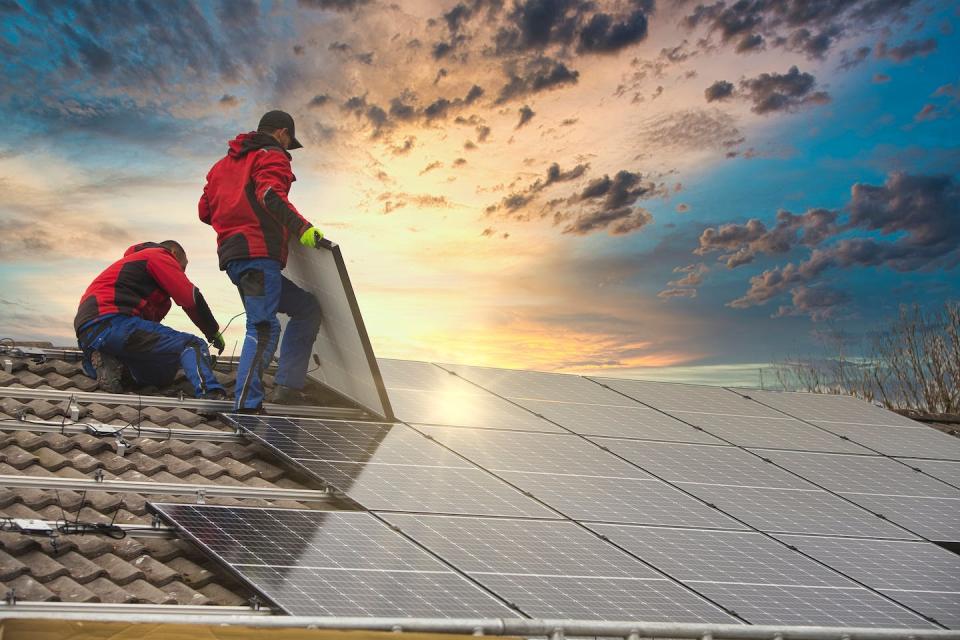 Many jobs in the solar industry require similar skill sets and training as general construction work. (Shutterstock)