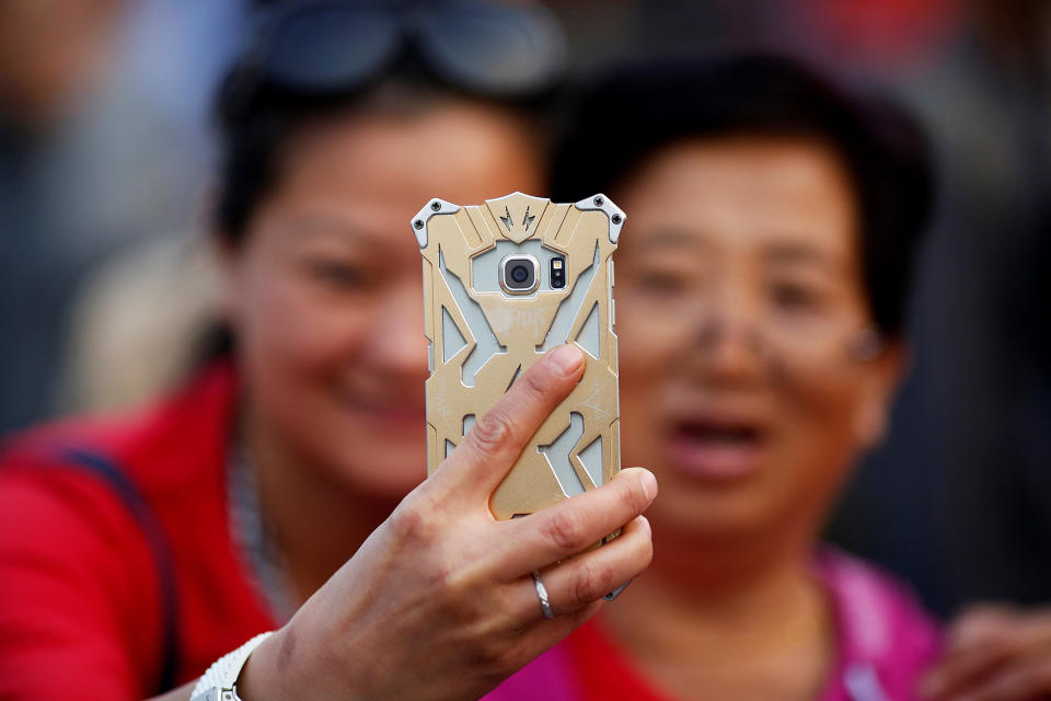 <p>People take pictures of themselves in Tiananmen Square as they celebrate National Day marking the 67th anniversary of the founding of the People’s Republic of China, in Beijing October 1, 2016. (REUTERS/Damir Sagolj) </p>