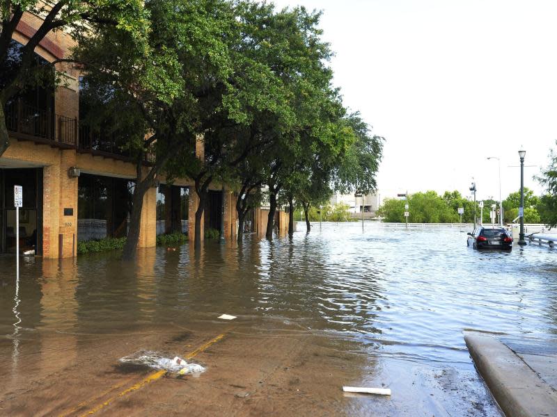 Auch nördlich von Mexiko hat das Unwetter seine Spuren hinterlassen. Die Regenmassen ließen in Texas Flüsse über die Ufer treten. Foto: Larry W. Smith