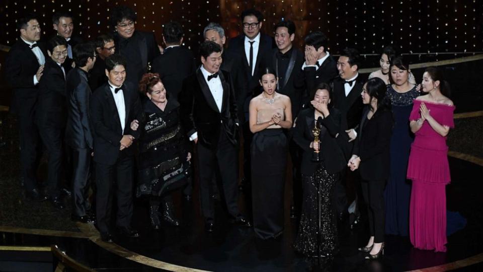 The cast and crew of Parasite celebrate their Oscar win. Photo: ABC