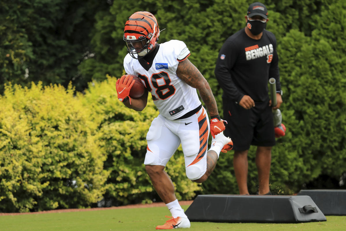 Bengals: Joe Mixon teases he'll negotiate for new uniforms next year