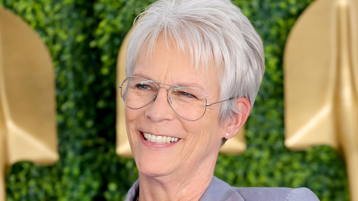 Jamie Lee Curtis Has an ‘Epic Fail’ in Hilarious Video and Fans Are ...