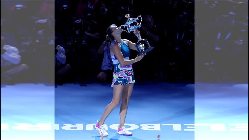 白俄羅斯女將莎芭蓮卡（Aryna Sabalenka）在澳網封后，也奪下生涯首座大滿貫冠軍。（圖／翻攝自澳網推特）