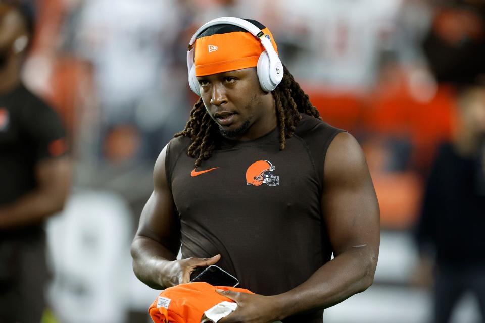 Browns running back Kareem Hunt warms up before a game against the Cincinnati Bengals in Cleveland, Monday, Oct. 31, 2022.