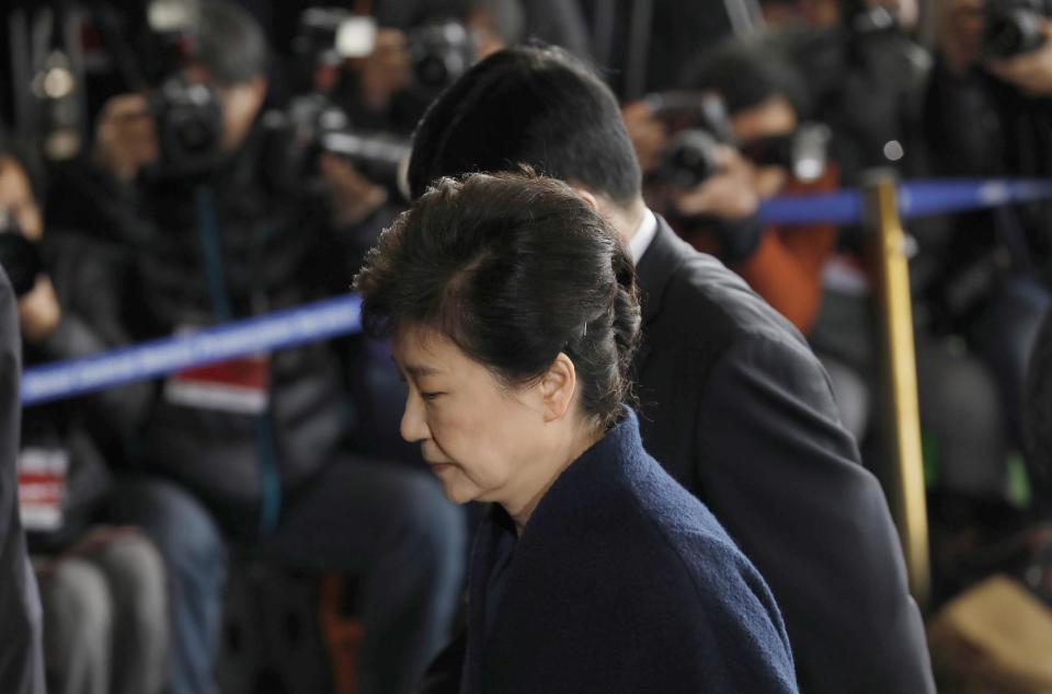 South Korea's ousted leader Park Geun-hye arrives at a prosecutor's office in Seoul, South Korea Tuesday, March 21, 2017. Park said she was "sorry" to the people as she arrived Tuesday at a prosecutors' office for questioning over a corruption scandal that led to her removal from office. (Kim Hong-ji/Pool Photo via AP)