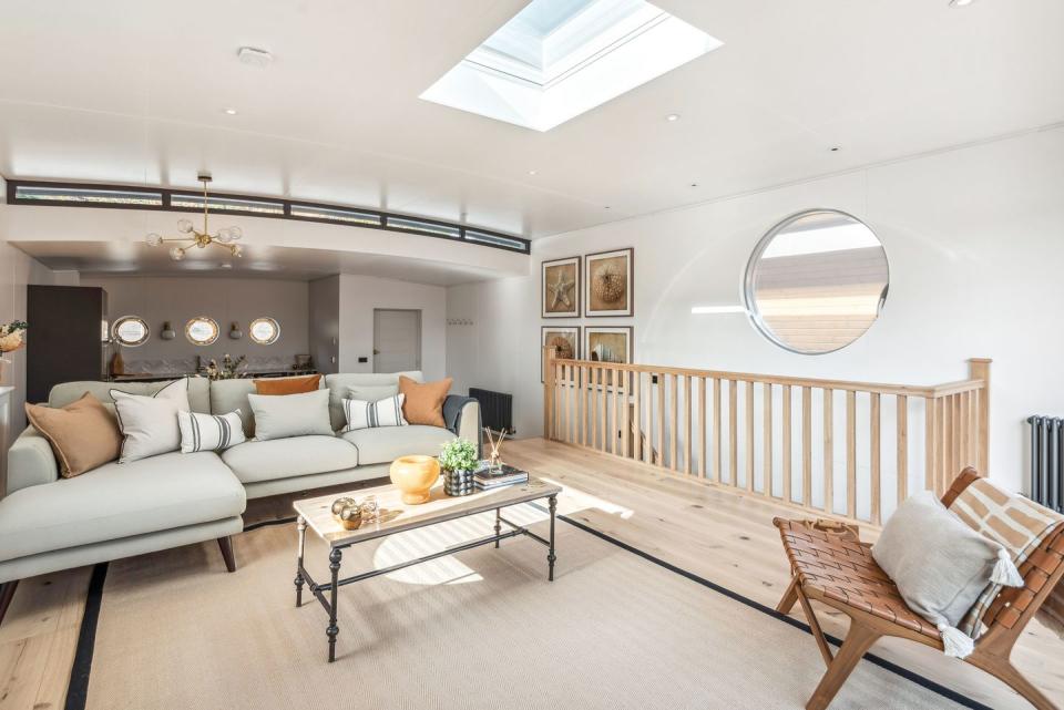 houseboat for sale in cheyne walk, chelsea