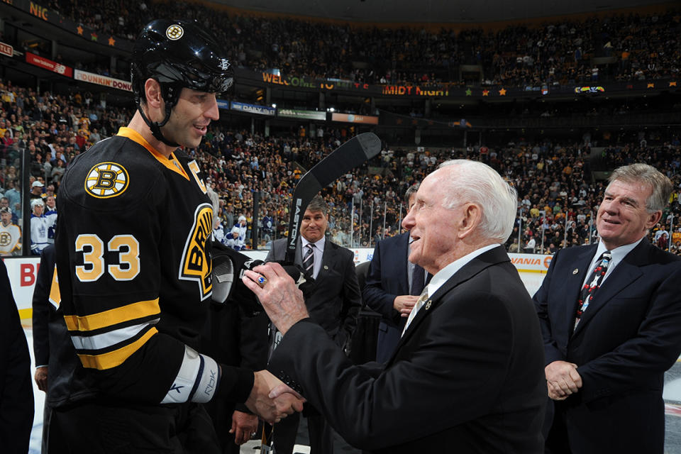 <p>BOSTON – OCTOBER 28: Alumni Milt Schmidt #15 and Zdeno Chara #33 of the Boston Bruins shakes hands after the ceremony for “Milt Schmidt Night” before the game against the Toronto Maple Leafs at the TD Garden on October 28, 2010 in Boston, Massachusetts. (Photo by Steve Babineau/NHLI via Getty Images) </p>