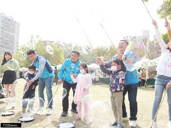 員林市公所為響應植樹造林、呵護臺灣，在員林公園辦理活動。（記者方一成攝）