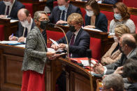 Élisabeth Borne, alors ministre du Travail, prend la parole lors de questions au gouvernement à l’Assemblée nationale, en février 2022.<br><p>Élisabeth Borne a beau avoir été nommée Première ministre, le scrutin de juin devrait jouer le rôle de caution à son investiture : aux législatives, c’est la femme d’État qui mènera la liste de la majorité dans le Calvados. Une campagne qui l’occupera simultanément à sa prise de fonction, mais pas impossible. Michel Rocard avait relevé le défi en 1988, suivi par Jean-Marc Ayrault en 2012.</p><br>