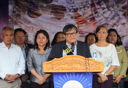 Opposition Cambodia National Rescue Party lawmaker Son Chhay speaks during a news conference in Phnom Penh, Cambodia, September 25, 2017. REUTERS/Samrang Pring