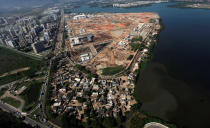 <p>An aerial view shows the Vila Autodromo slum (foreground) next to the 2016 Rio Olympic Park construction site in Rio de Janeiro, Brazil, June 27, 2014. Picture taken June 27, 2014. (REUTERS/Ricardo Moraes)</p>