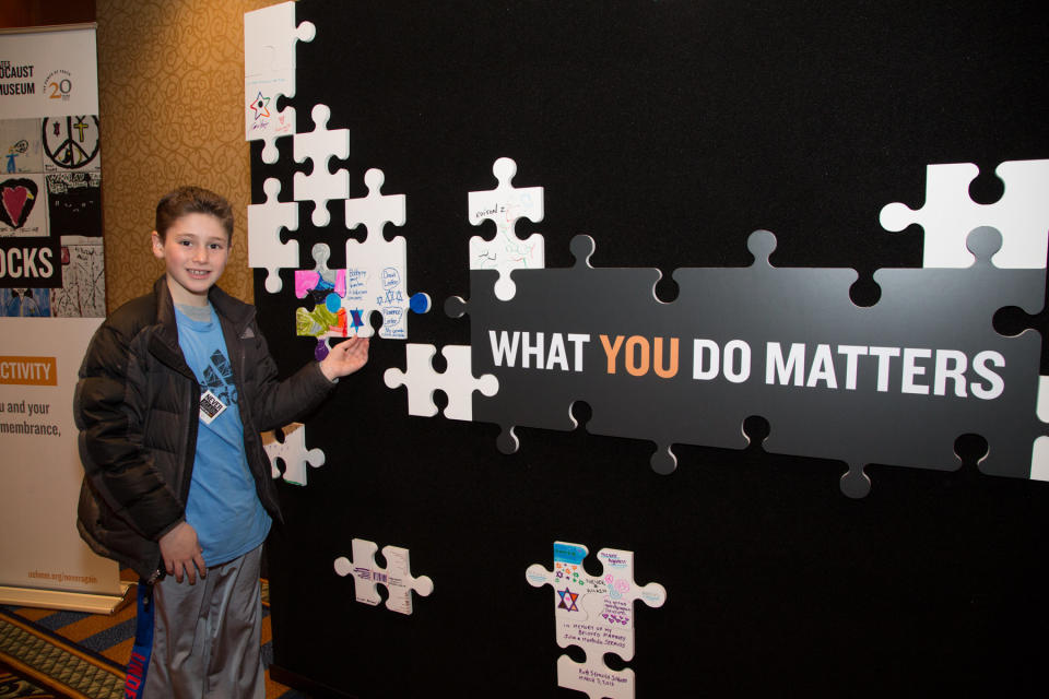 Families participated in an art project, “Building Blocks of Hope,” which will collect puzzle pieces from children around the country during the U.S. Holocaust Memorial Museum’s 20th Anniversary National Tour. Credit: Michael Priest for the United States Holocaust Memorial Museum 