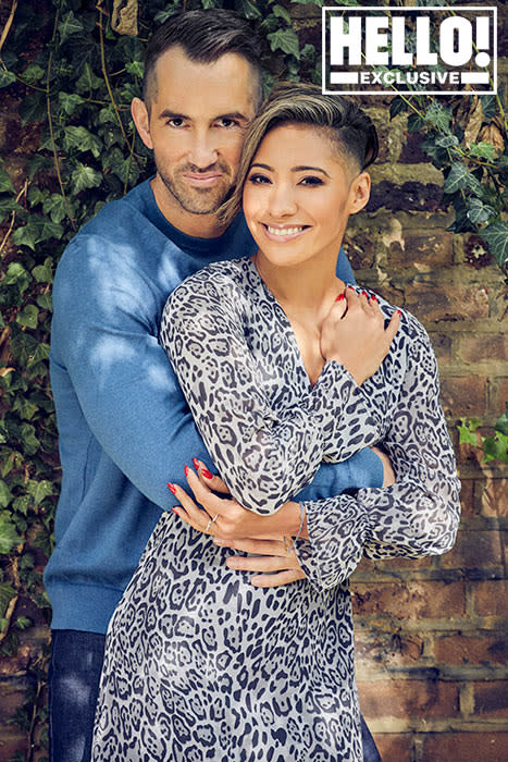 davidwebb-karen-hauer-posing-hello