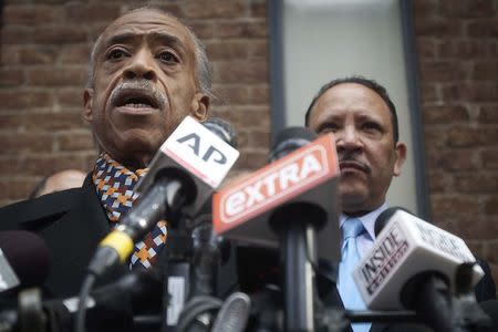 Civil rights activist Reverend Al Sharpton (L) holds a news conference to talk about a meeting he had with the Sony Pictures Co-Chairman Amy Pascal at a hotel in New York, December 18, 2014. REUTERS/Carlo Allegri