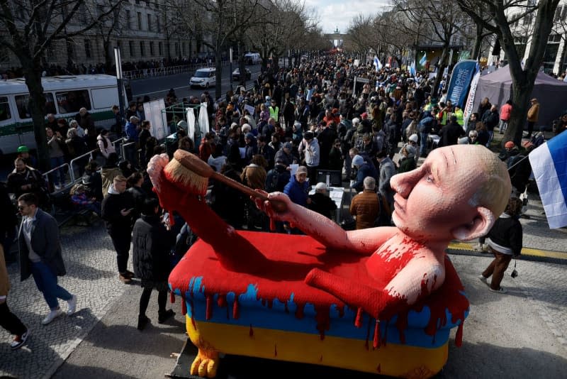 A figure depicting Russian President Putin in a bathtub stands during a demonstration entitled "Stop Putin, war, lies and repression" organized by the alliance "Democracy - Yes" to protest against President Putin's policies one month after the death of Kremlin critic Navalny. Carsten Koall/dpa