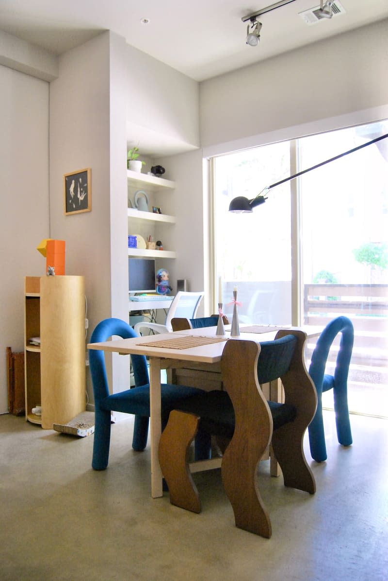 Wavy dining chair around wooden dining table.