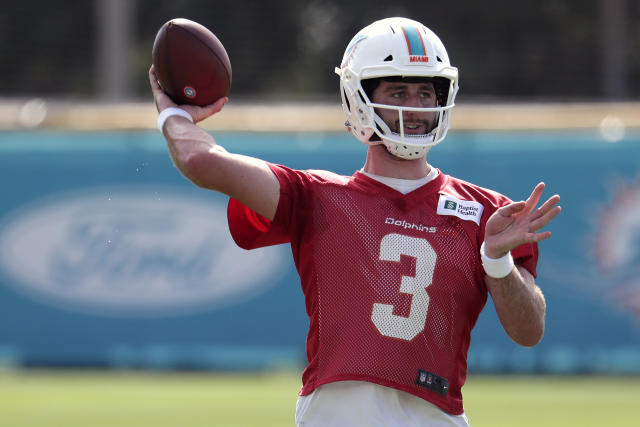 Dolphins name Fitzpatrick starter over former Cardinals QB Josh Rosen