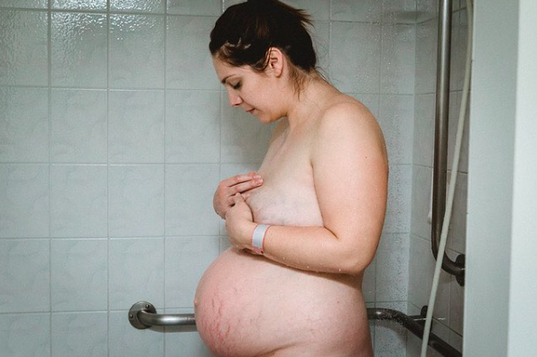 A mum has shared an image of her body hours after giving birth [Photo: Instagram/Raisingyoungloves]